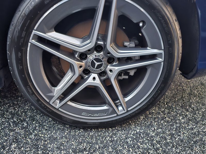 Mercedes-AMG alloy wheel decontaminated of brake dust