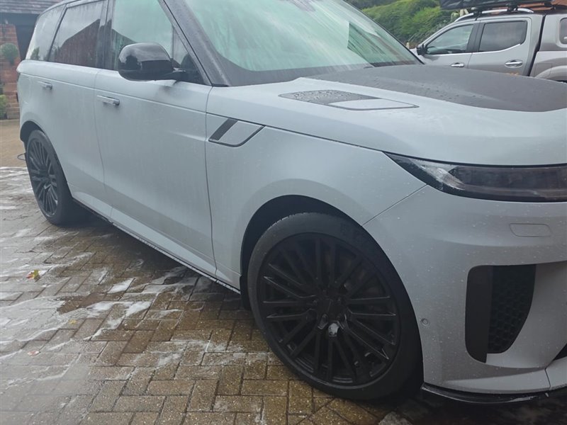 White Range Rover Sport side view after a maintenance valet