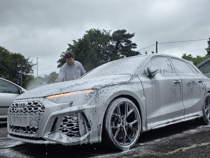 Snow foam dwelling on paintwork during the decontamination stage